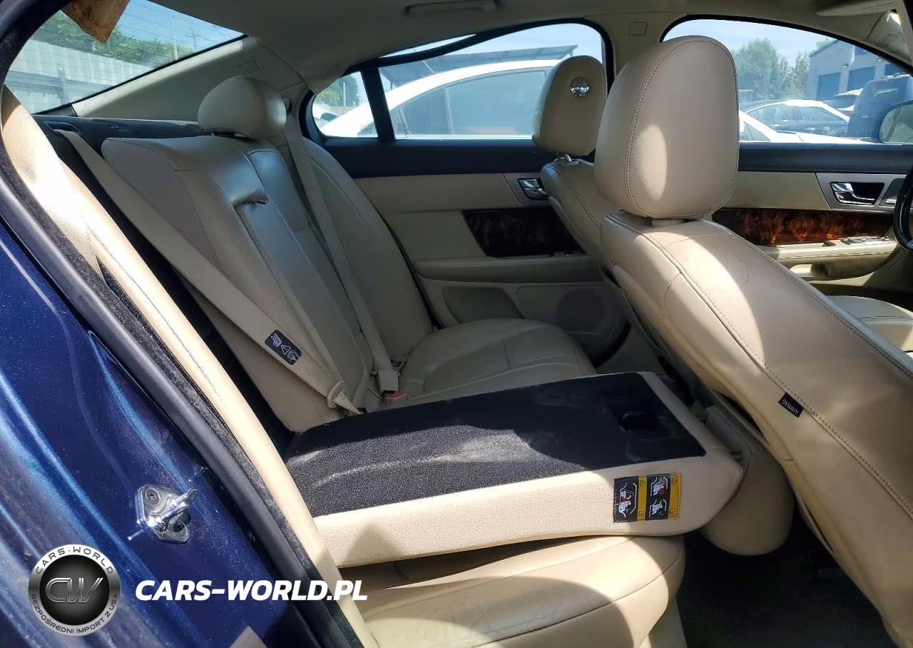 2010 Jaguar Xf Premium VIN:SAJWA0GB1ALR64445 - 10