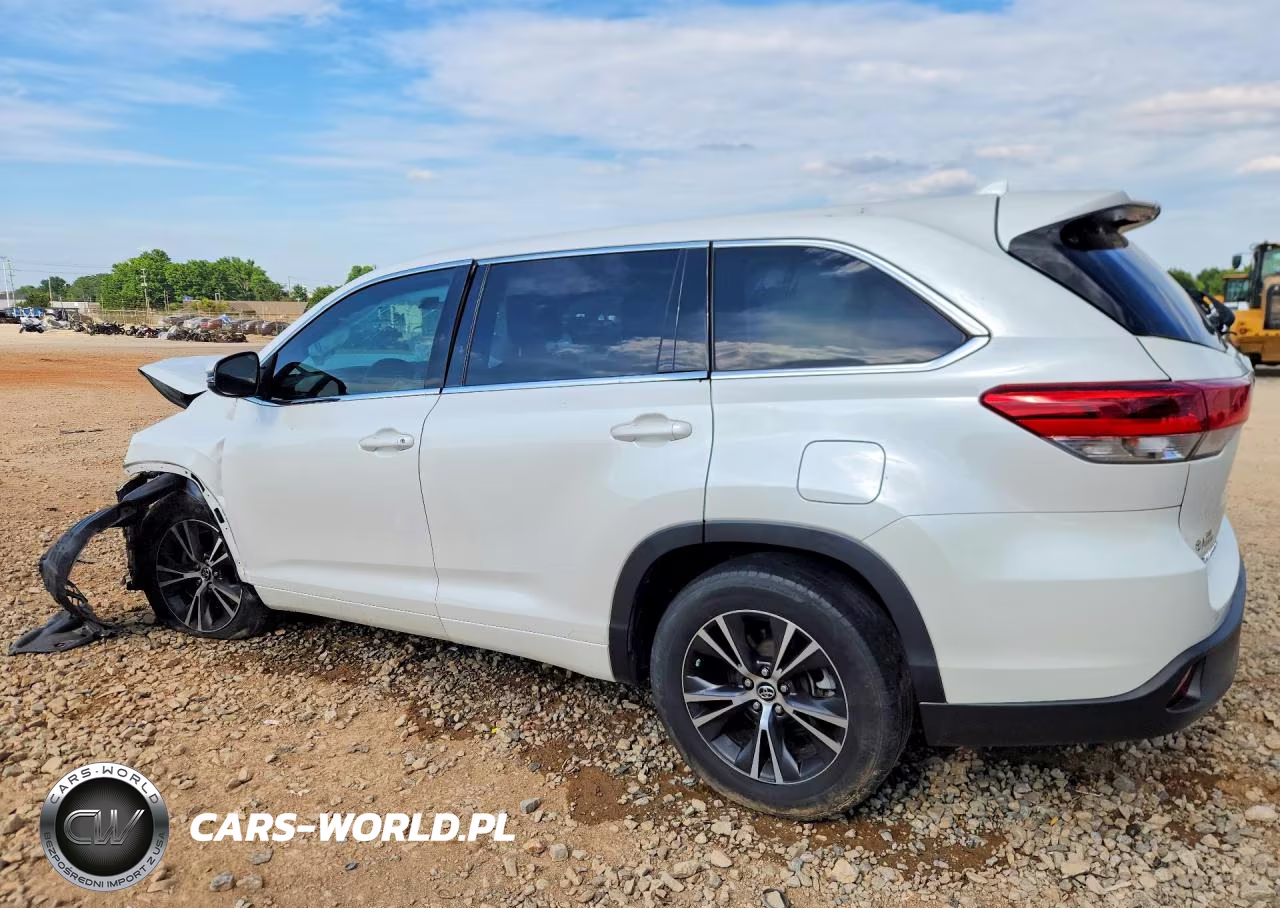 2018 Toyota Highlander Le Plus VIN:5TDZZRFH1JS248951 - 2