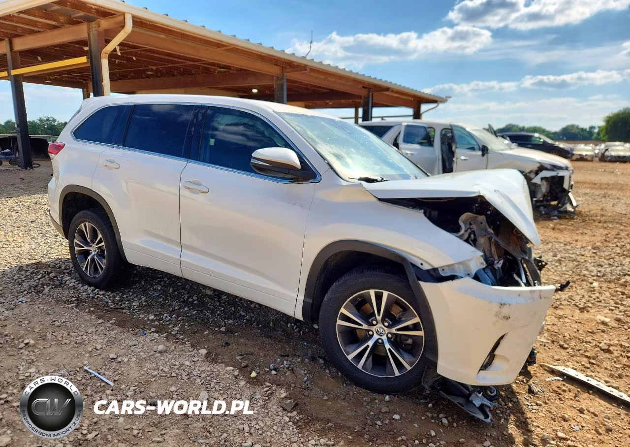 2018 Toyota Highlander Le Plus VIN:5TDZZRFH1JS248951 - 4