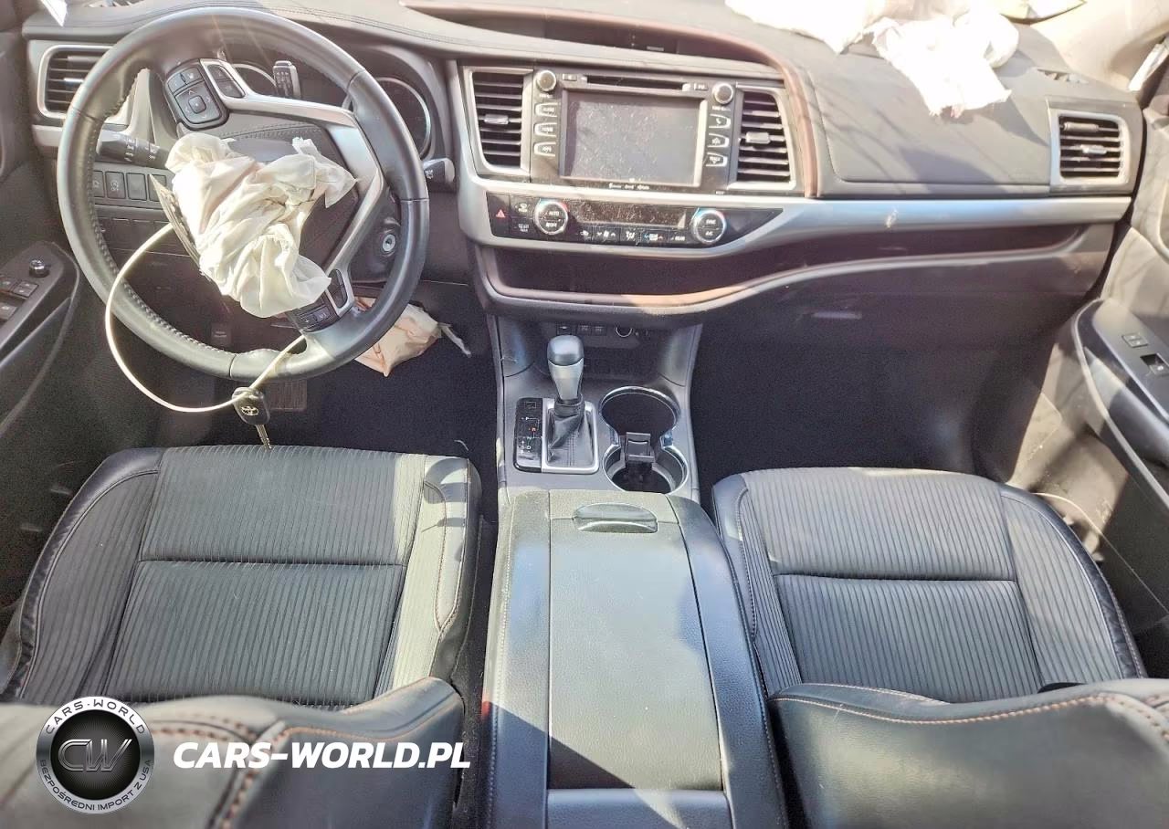 2018 Toyota Highlander Le Plus VIN:5TDZZRFH1JS248951 - 8