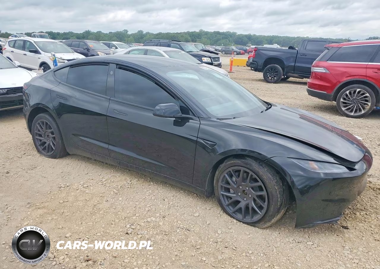2025 Tesla Model 3 VIN:5YJ3E1EB2SF887121 - 4