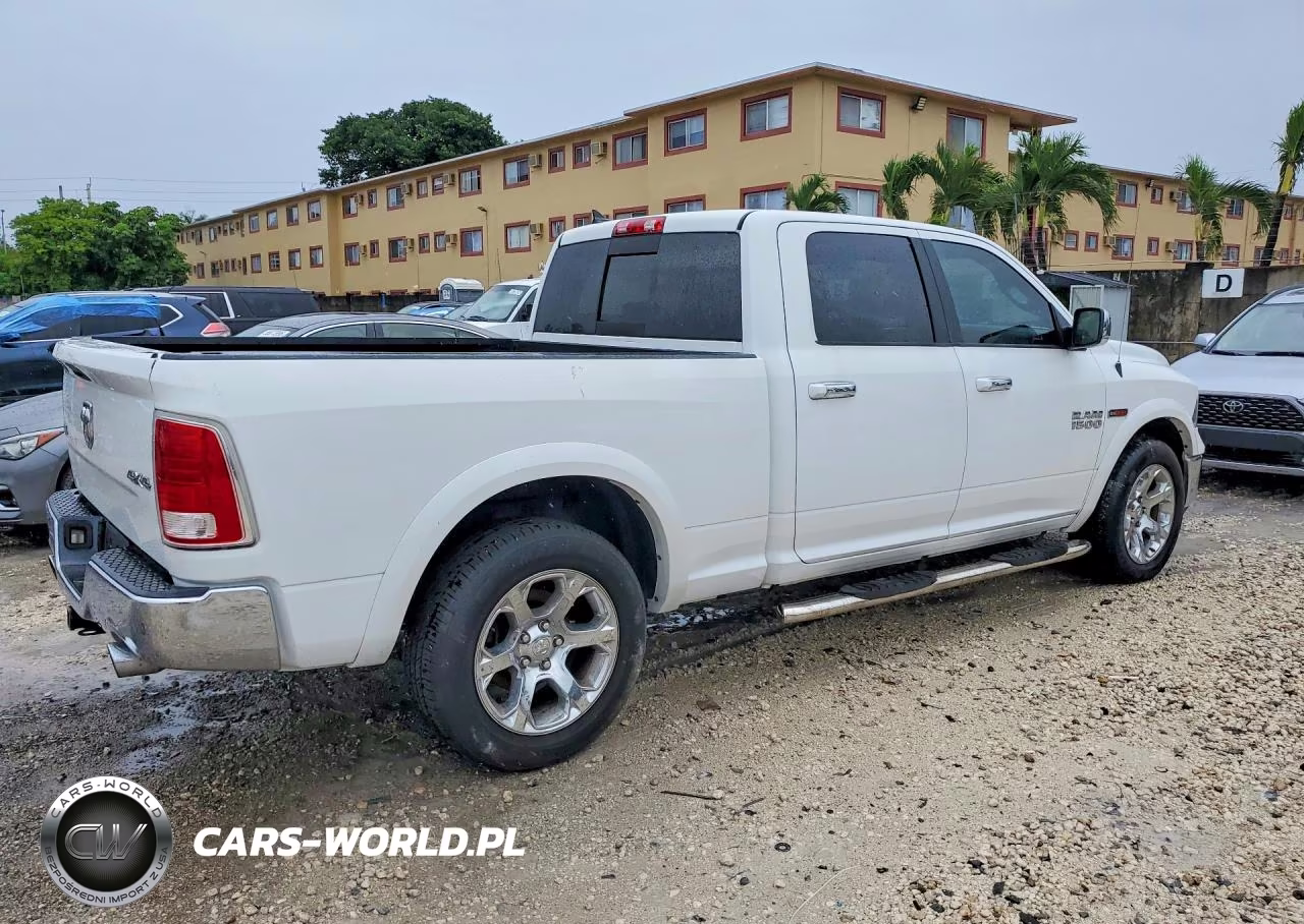 2018 Ram 1500 Laramie VIN:1C6RR7VM0JS308963 - 3