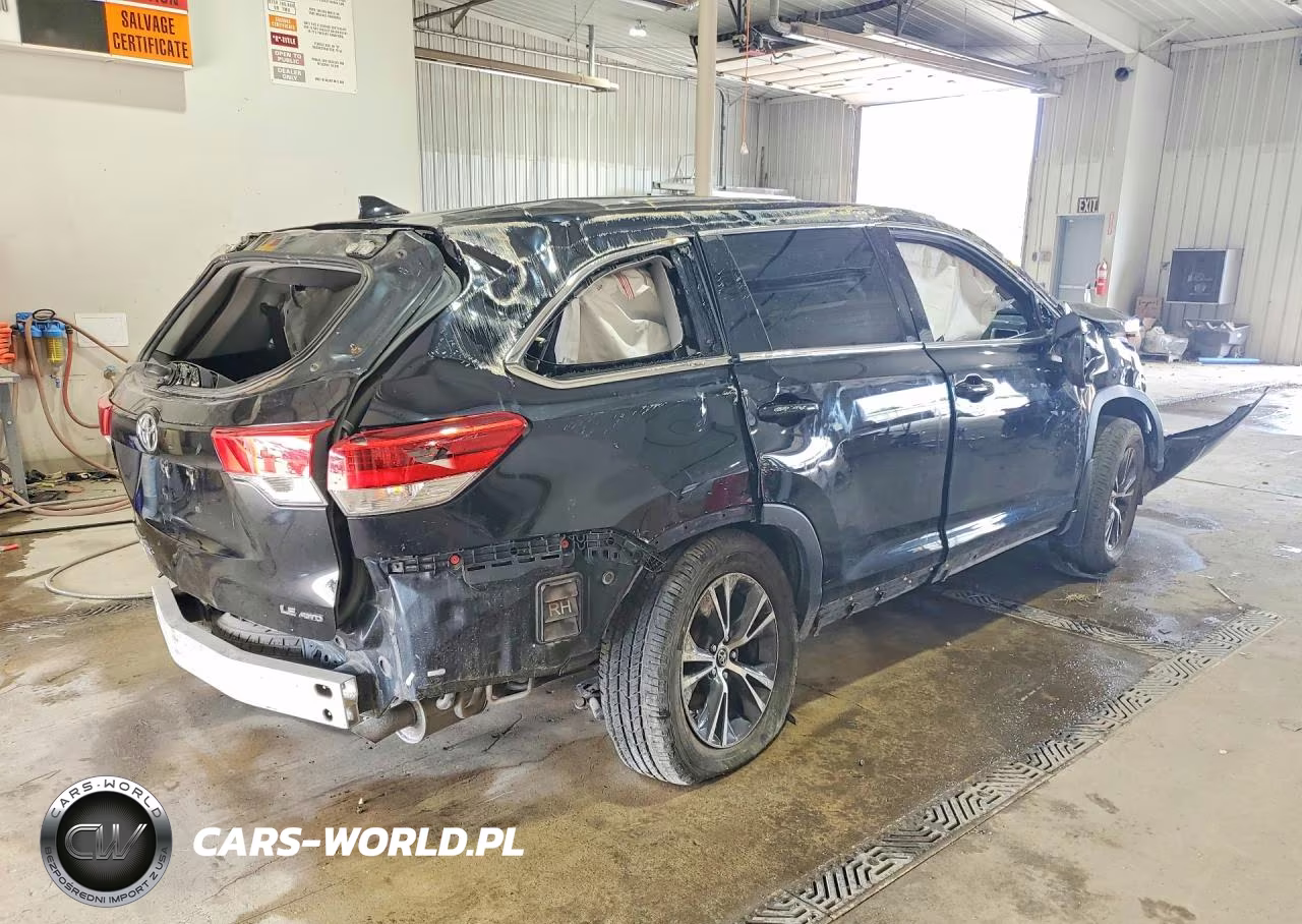 2018 Toyota Highlander Le Plus VIN:5TDBZRFH1JS828959 - 3