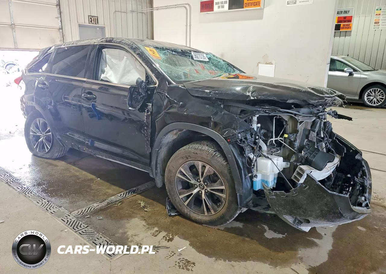 2018 Toyota Highlander Le Plus VIN:5TDBZRFH1JS828959 - 4