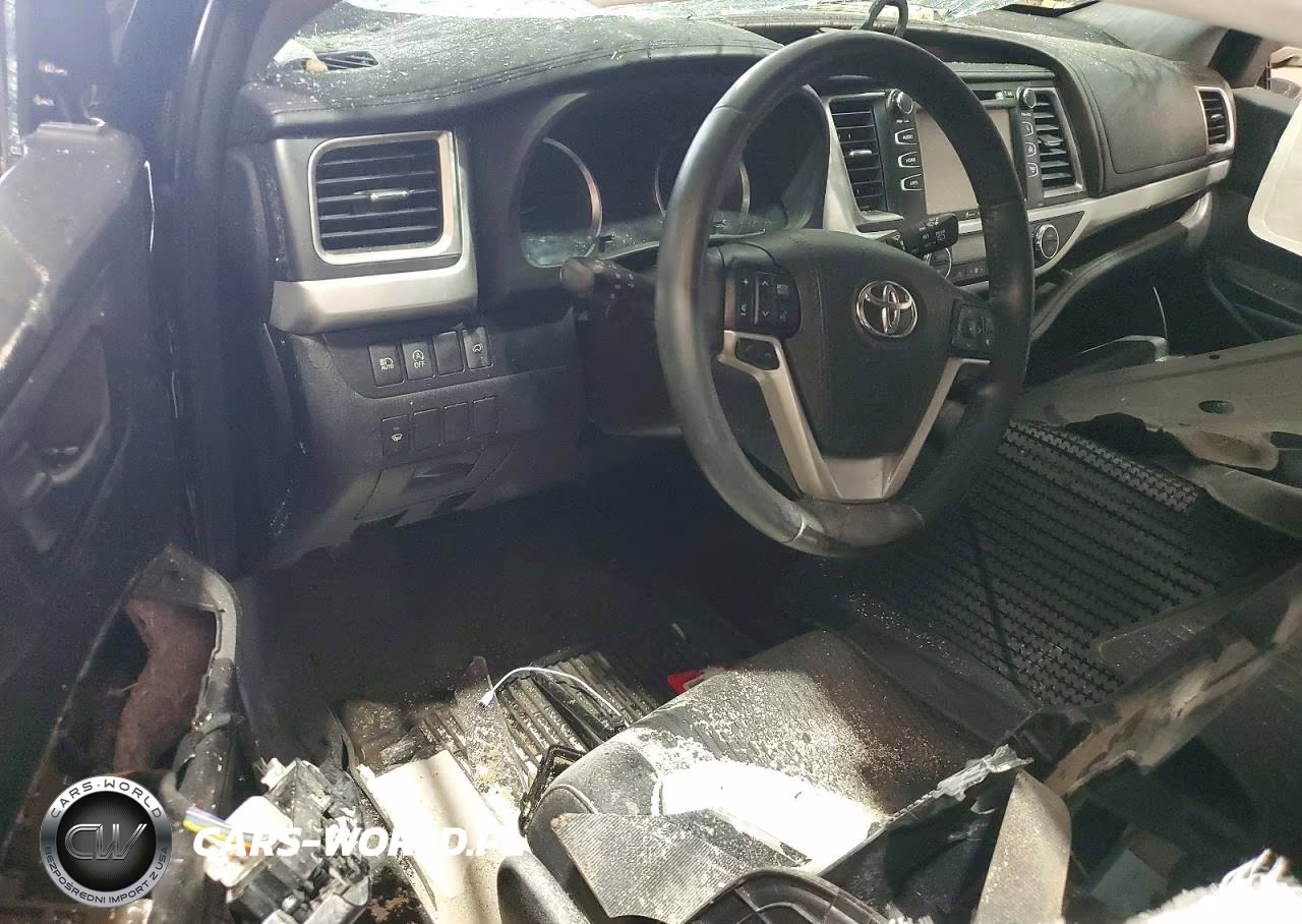 2018 Toyota Highlander Le Plus VIN:5TDBZRFH1JS828959 - 8
