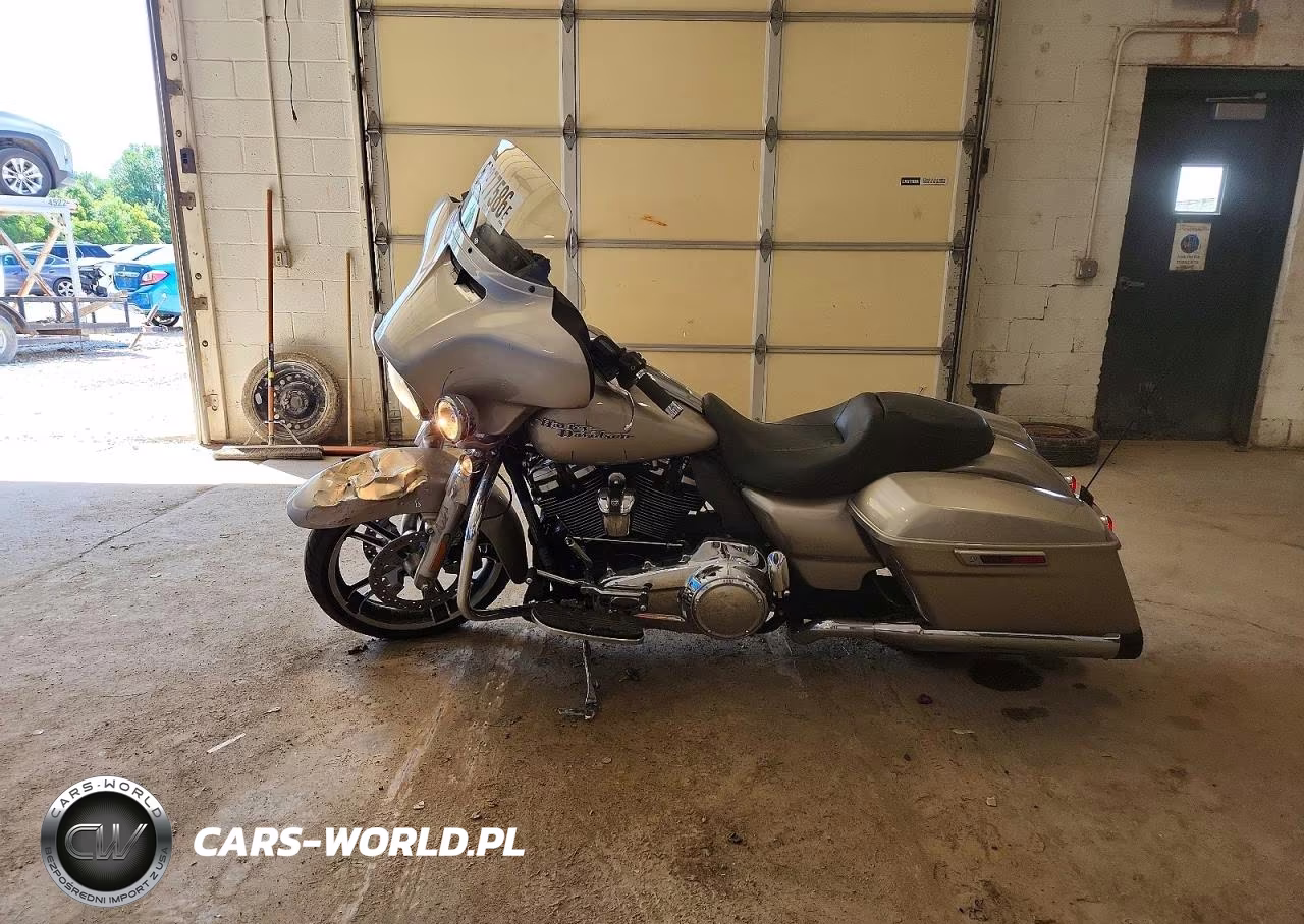 2018 Harley Davidson Flhx VIN:1HD1KBC18JB621327 - 3
