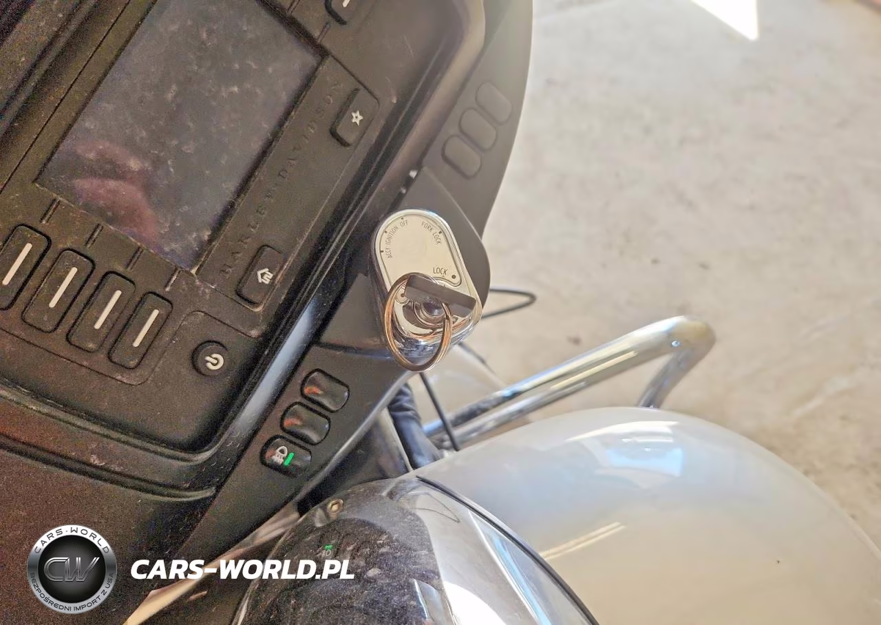 2018 Harley Davidson Flhx VIN:1HD1KBC18JB621327 - 8