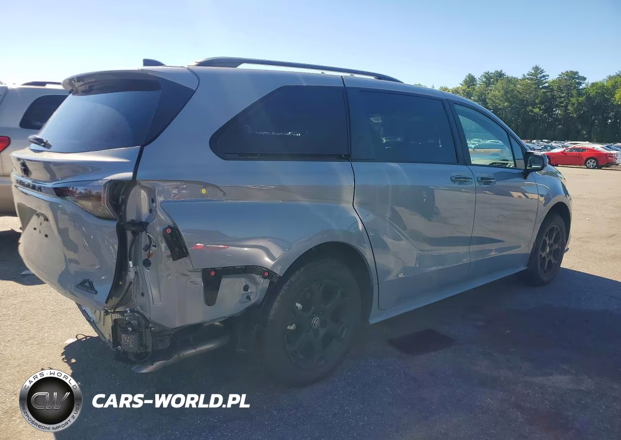 2026 Toyota Sienna Woodland Edition VIN:5TDCSKFC7TS257386 - 3