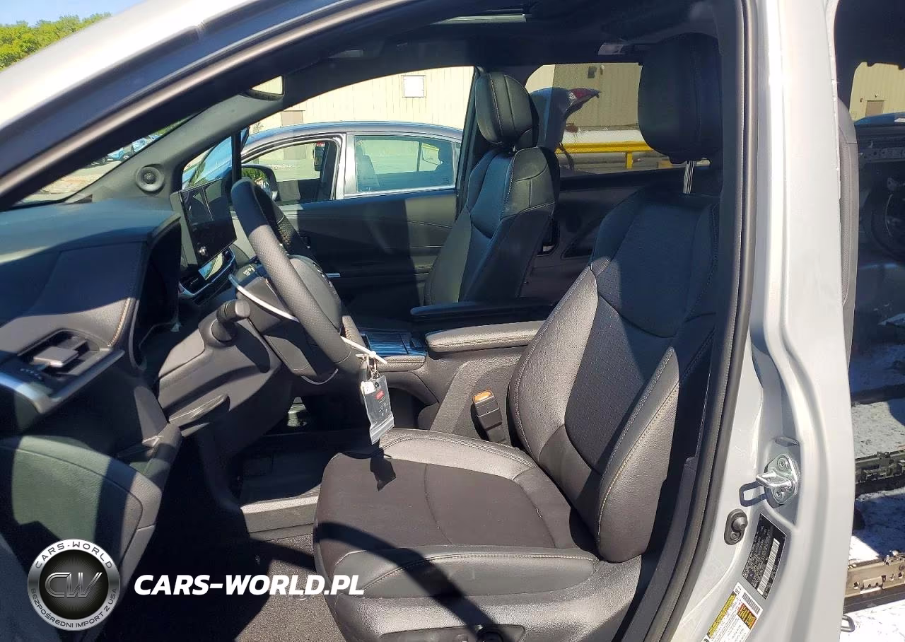 2026 Toyota Sienna Woodland Edition VIN:5TDCSKFC7TS257386 - 7