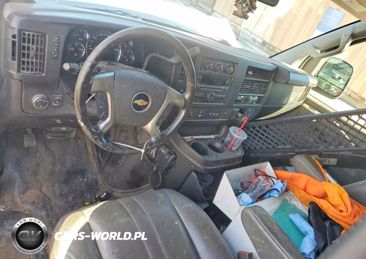 2018 Chevrolet Express G3500 VIN:1GCZGGFG1J1269488 - 8