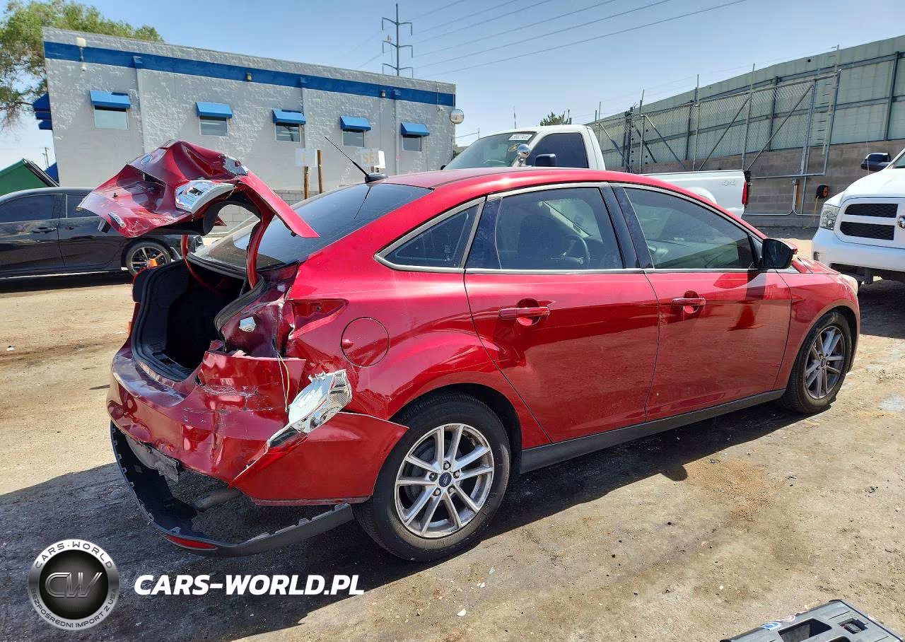 2015 Ford Focus Se VIN:1FADP3F28FL231362 - 3