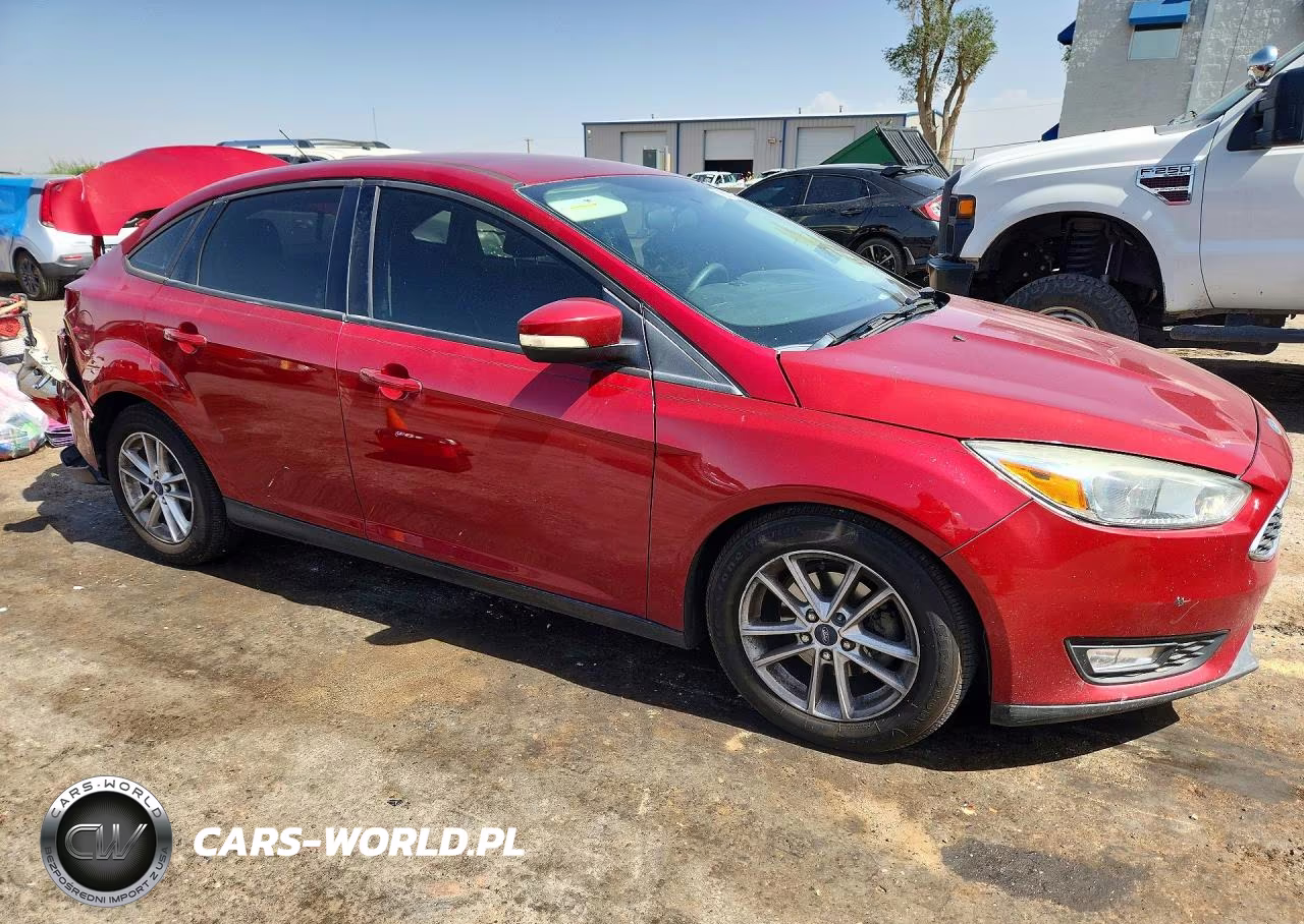 2015 Ford Focus Se VIN:1FADP3F28FL231362 - 4