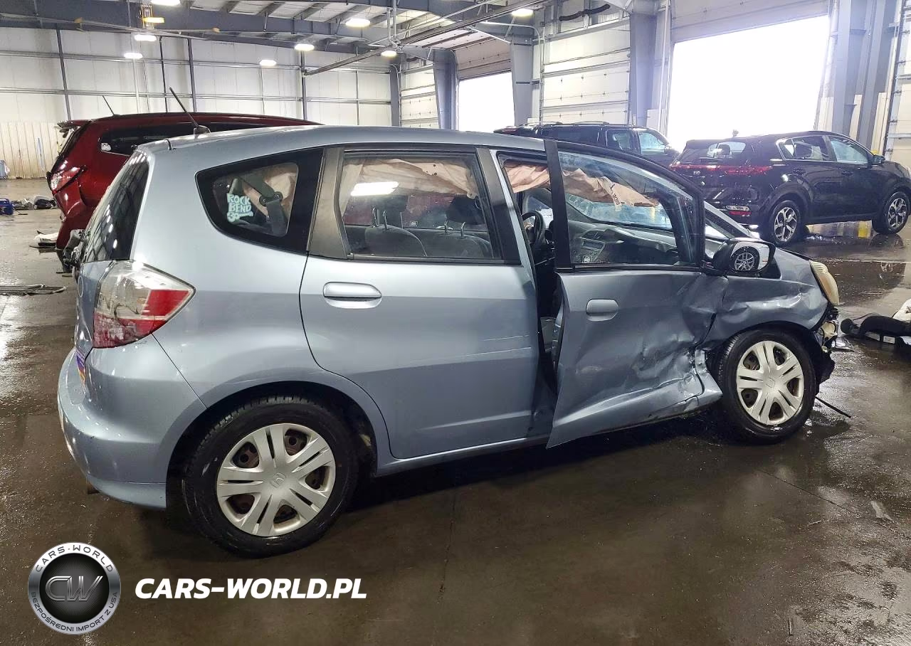 2011 Honda Fit VIN:JHMGE8H31BC025180 - 3