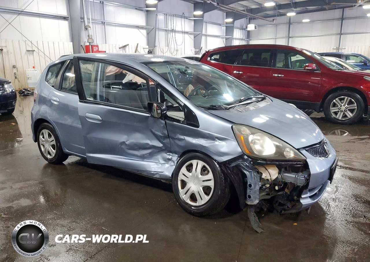 2011 Honda Fit VIN:JHMGE8H31BC025180 - 4