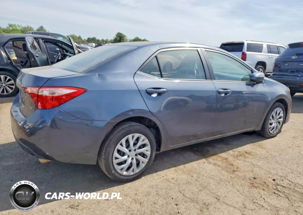 2017 Toyota Corolla Le VIN:5YFBURHE8HP593769 - 3