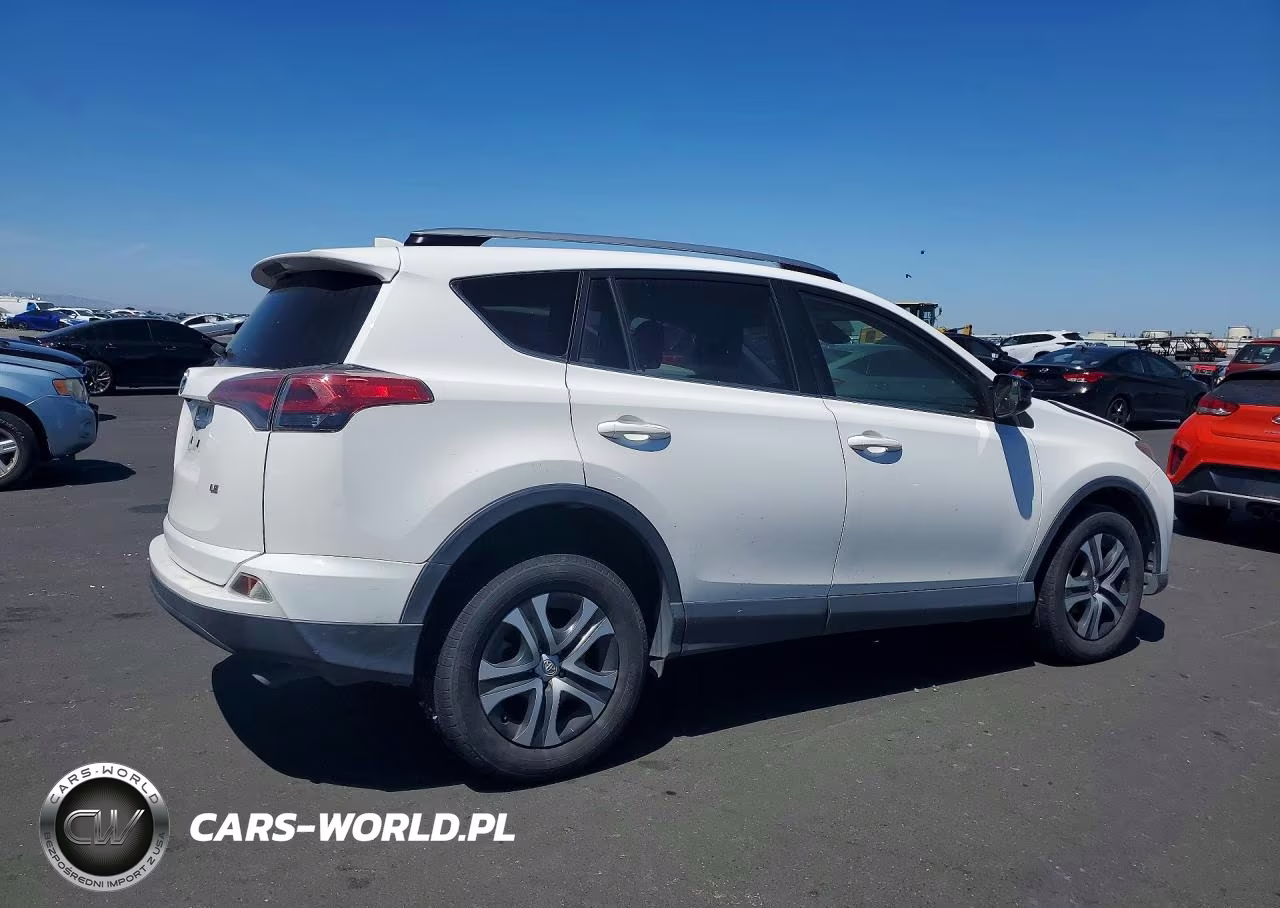 2018 Toyota Rav4 Le VIN:JTMZFREV4JD128962 - 3