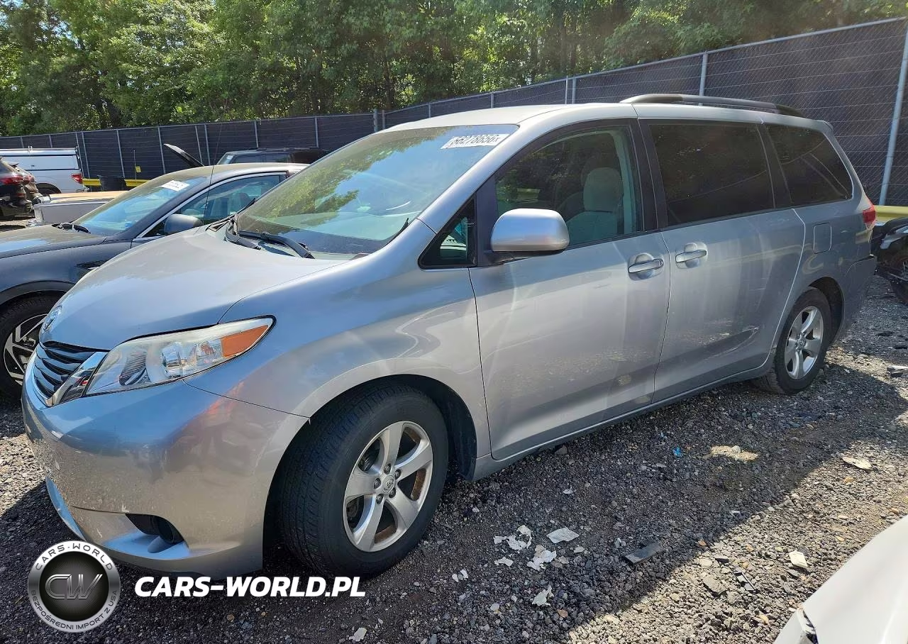 2014 Toyota Sienna Le – zdjęcie 1 z 13