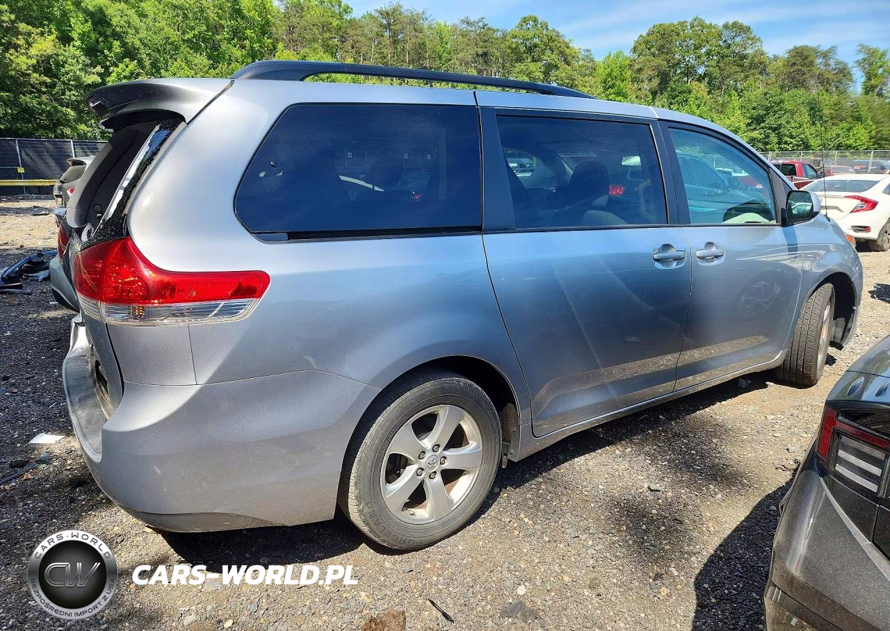 2014 Toyota Sienna Le VIN:5TDKK3DC8ES489776 - 3