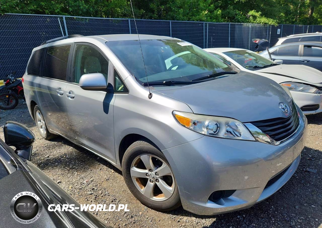 2014 Toyota Sienna Le VIN:5TDKK3DC8ES489776 - 4
