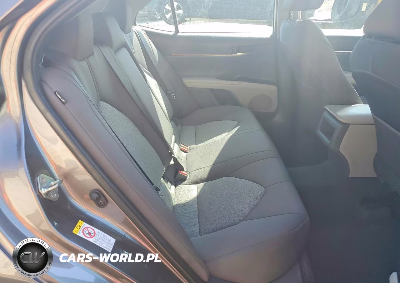 2018 Toyota Camry Le VIN:4T1B11HK0JU671000 - 10