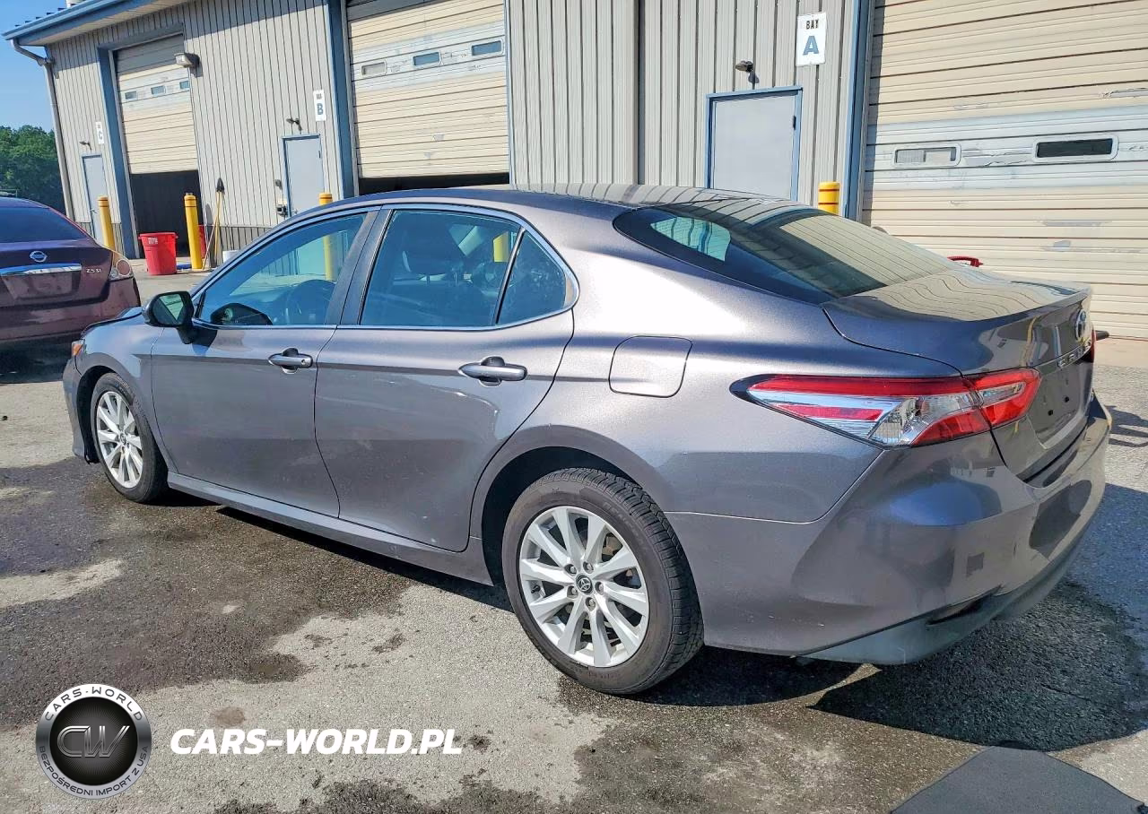 2018 Toyota Camry Le VIN:4T1B11HK0JU671000 - 2