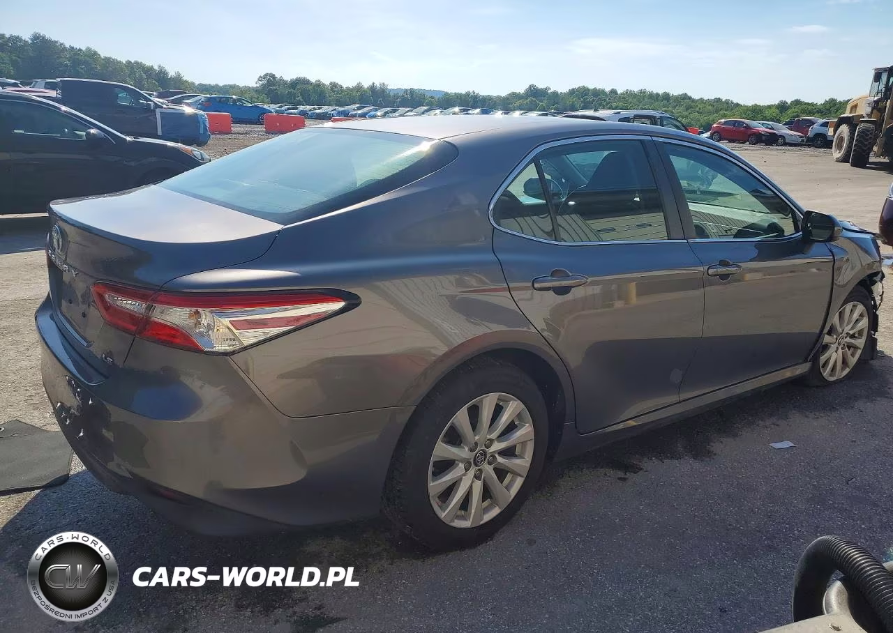 2018 Toyota Camry Le VIN:4T1B11HK0JU671000 - 3