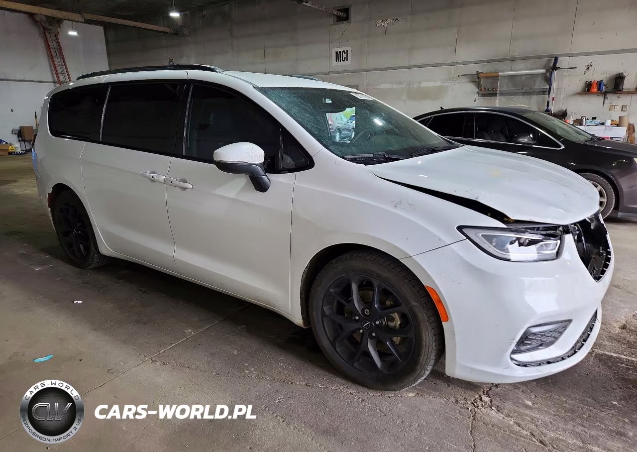 2023 Chrysler Pacifica Touring L VIN:2C4RC1BGXPR509012 - 4