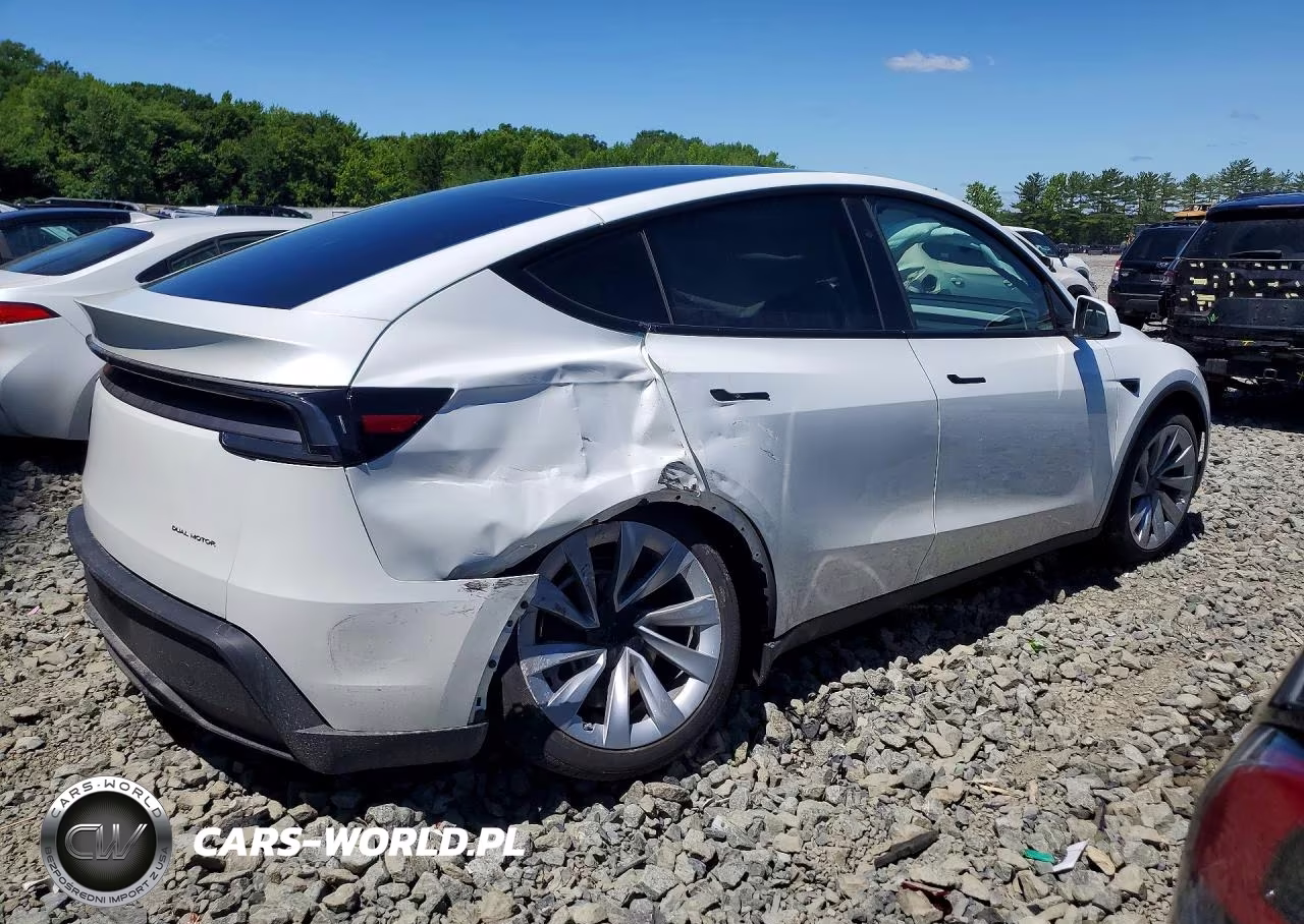 2026 Tesla Model Y VIN:7SAYGDEE9TA469054 - 3