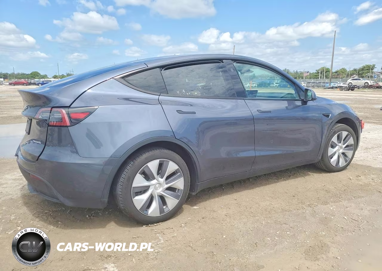2023 Tesla Model Y VIN:7SAYGDEE7PA178199 - 3