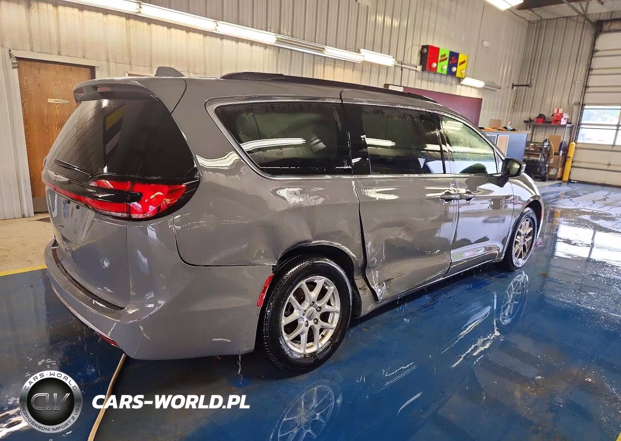 2022 Chrysler Pacifica Touring L VIN:2C4RC1BG0NR167843 - 3
