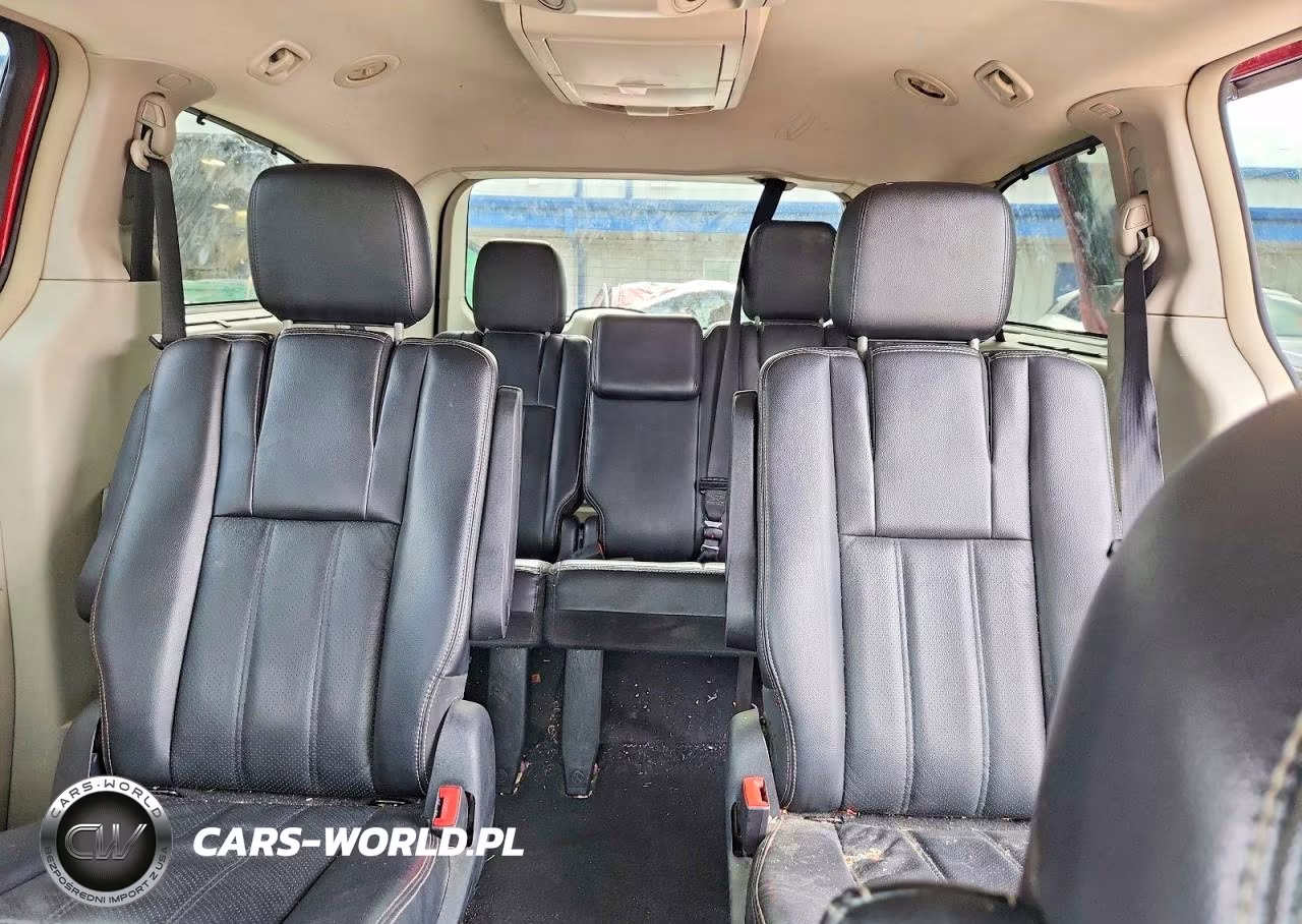 2011 Chrysler Town & Country Touring L VIN:2A4RR8DG1BR703774 - 10