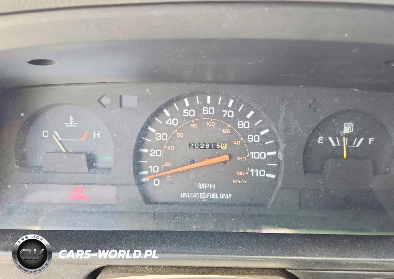 1990 Toyota Pickup Deluxe VIN:JT4RN01P7L7033125 - 9
