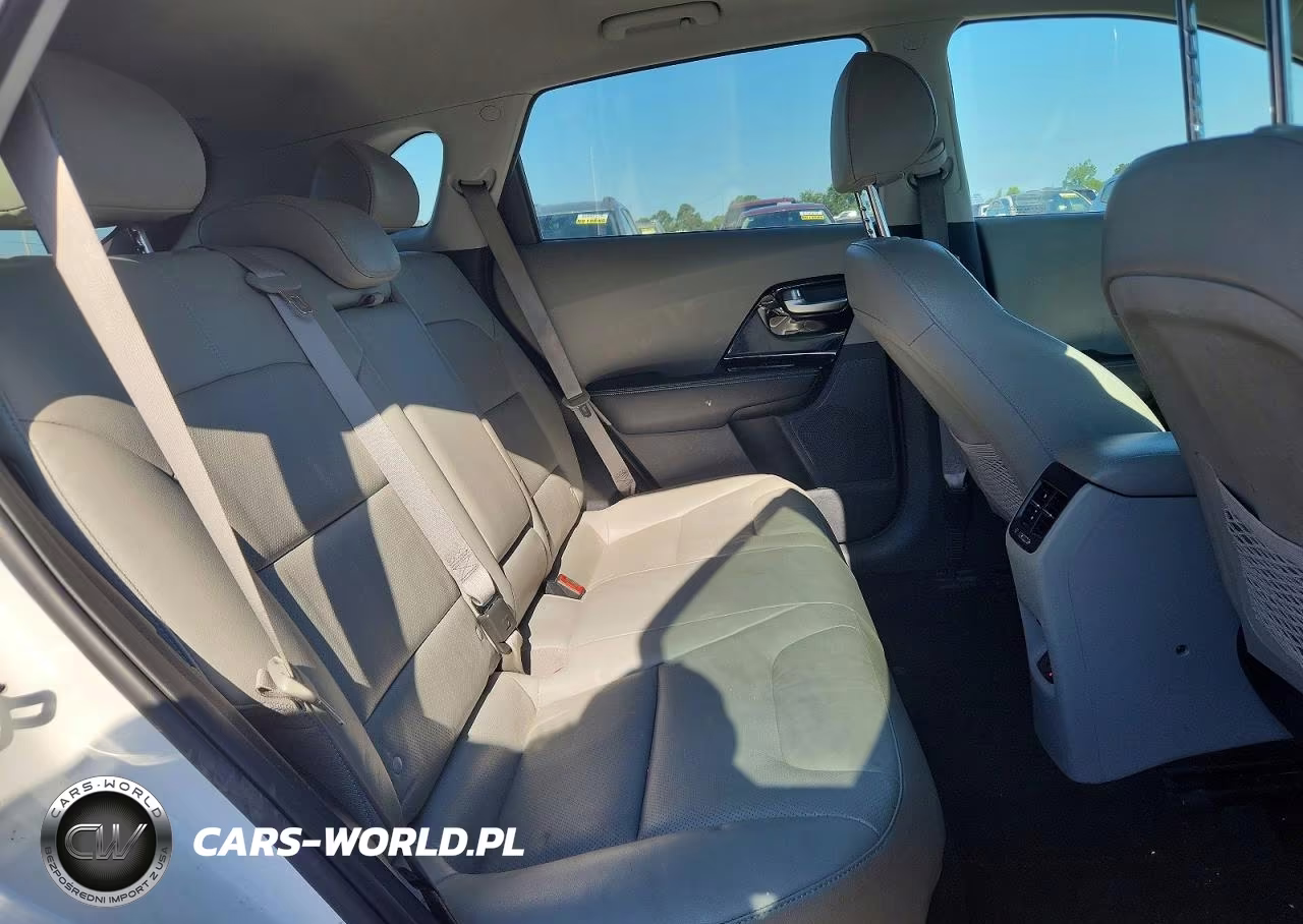 2018 Kia Niro Touring VIN:KNDCE3LC7J5187005 - 11