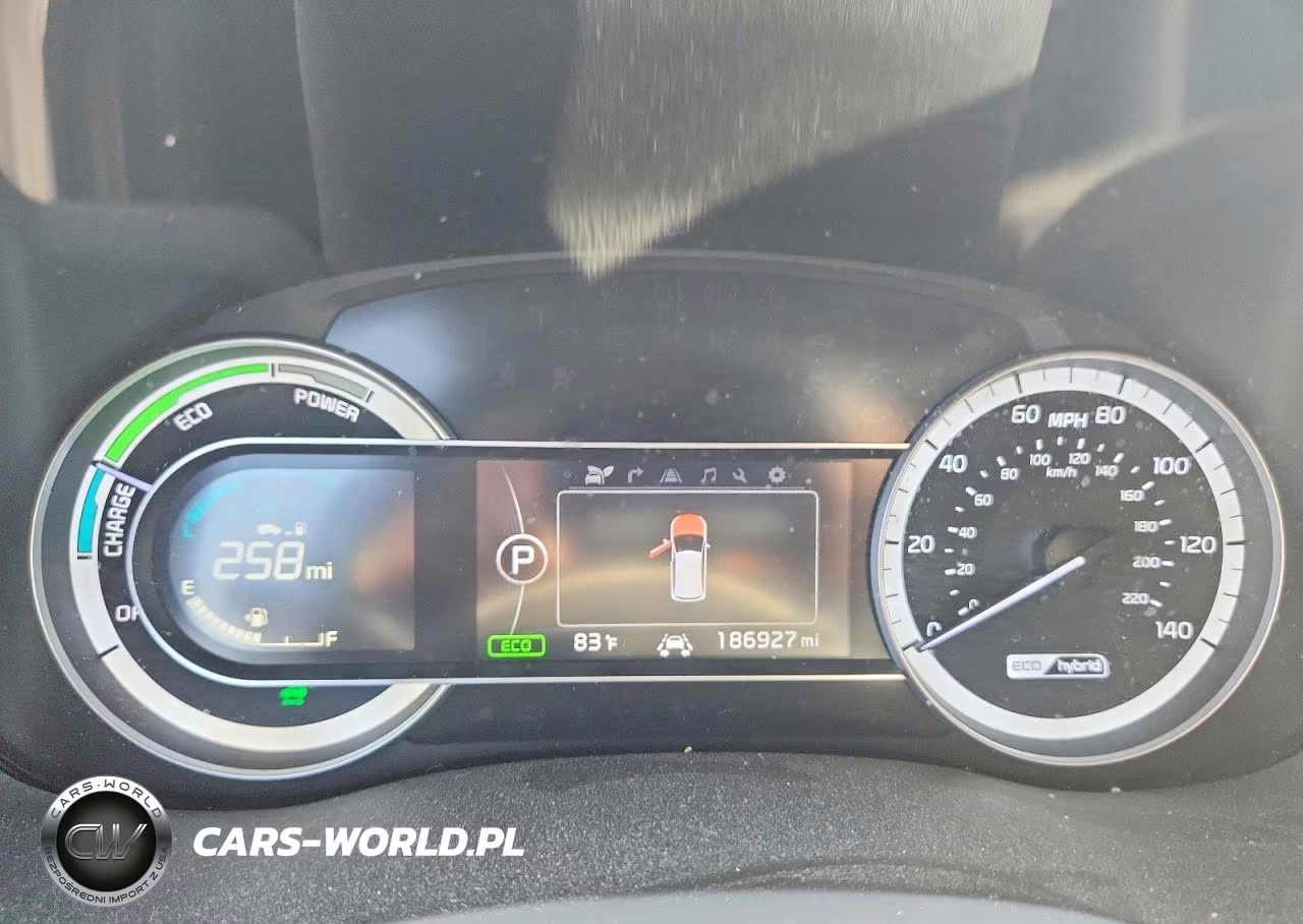 2018 Kia Niro Touring VIN:KNDCE3LC7J5187005 - 9