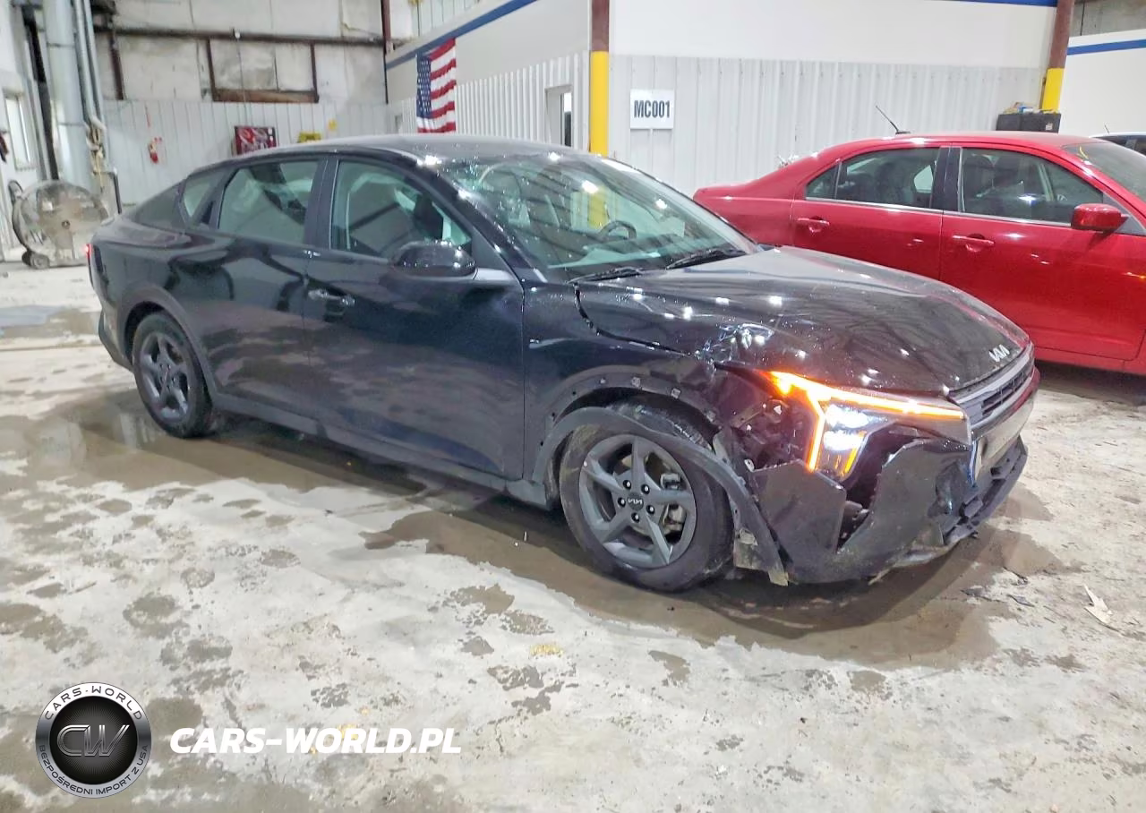 2025 Kia K4 Lxs VIN:3KPFT4DE3SE017870 - 4