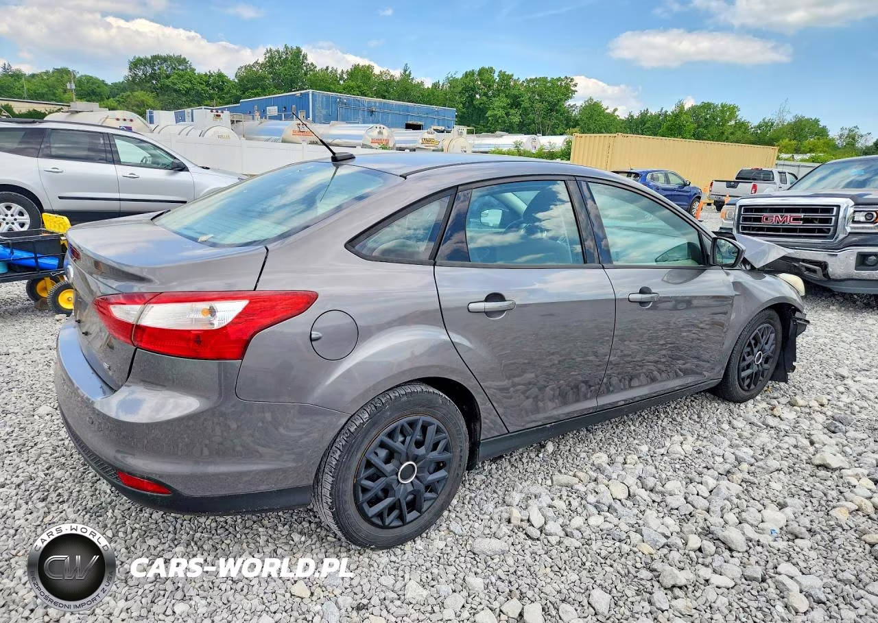 2012 Ford Focus Se VIN:1FAHP3F25CL334641 - 3