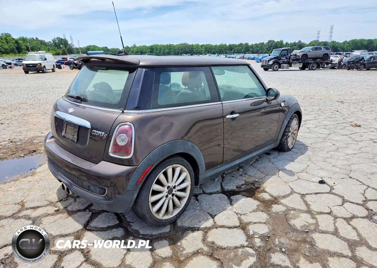 2010 Mini Cooper S VIN:WMWMF7C56ATX46028 - 3