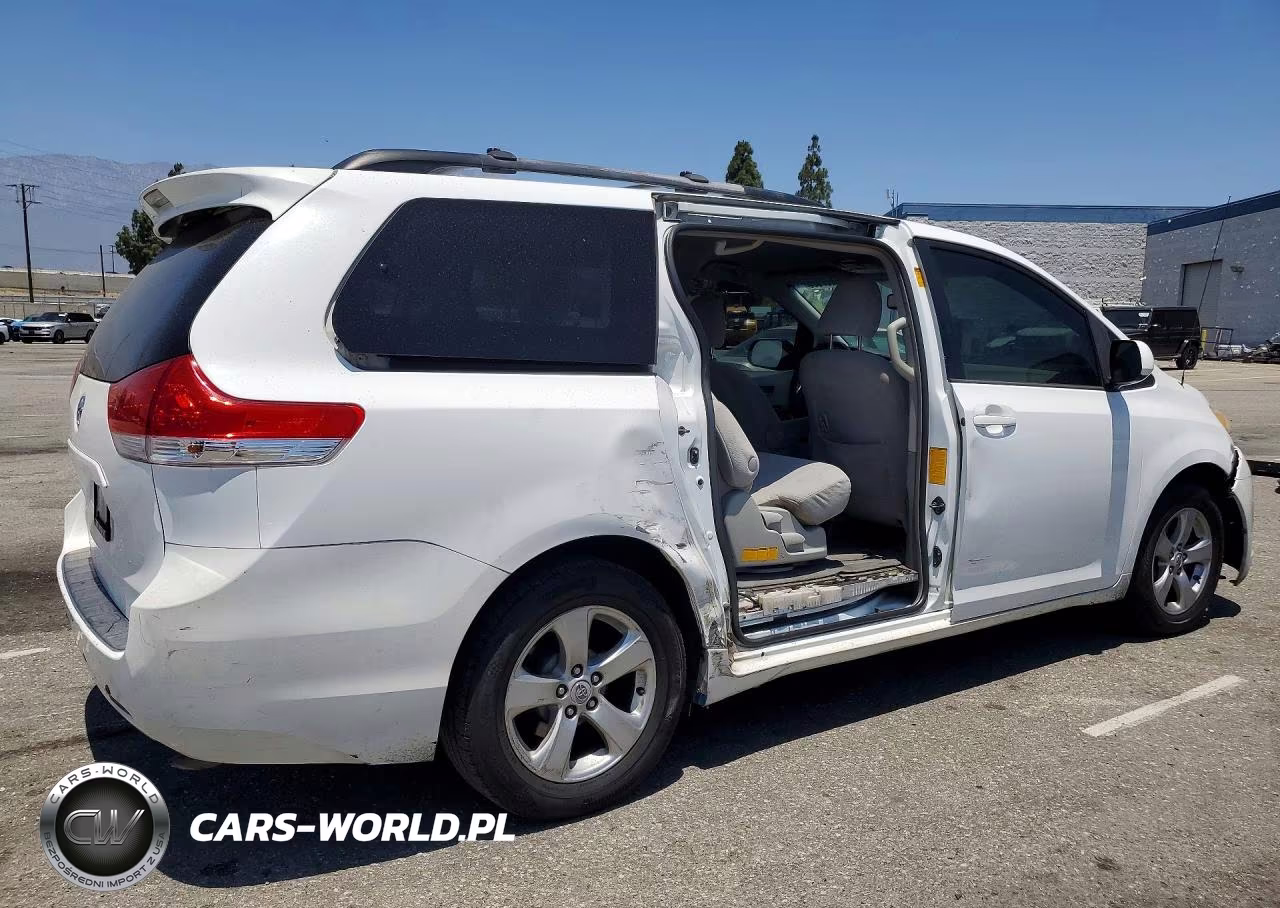 2013 Toyota Sienna Le VIN:5TDKK3DC0DS288176 - 3