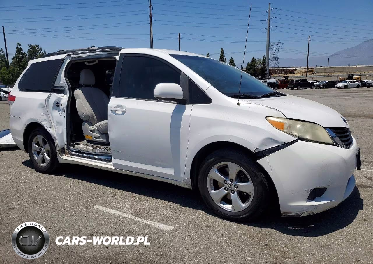 2013 Toyota Sienna Le VIN:5TDKK3DC0DS288176 - 4