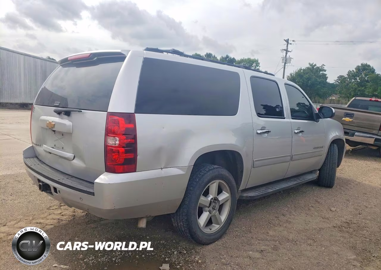2014 Chevrolet Suburban C1500 Ls VIN:1GNSCHE09ER164106 - 3