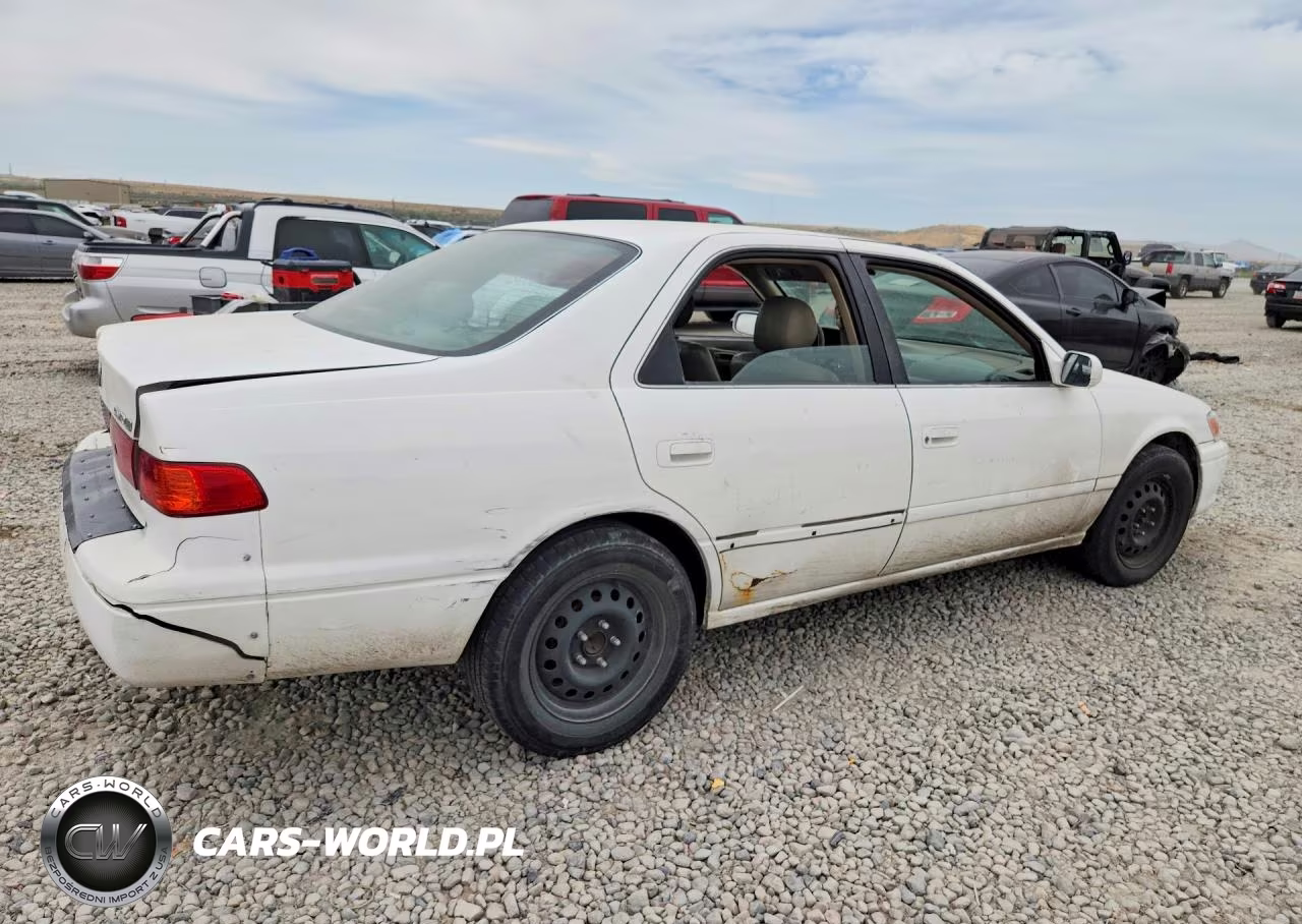 2000 Toyota Camry Le VIN:JT2BG22K5Y0447698 - 3