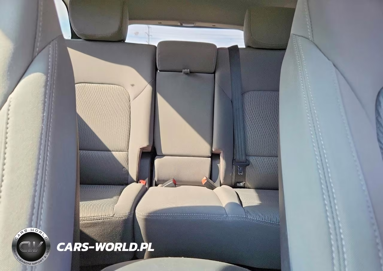 2018 Hyundai Santa Fe Se VIN:KM8SM4HF0JU277993 - 10