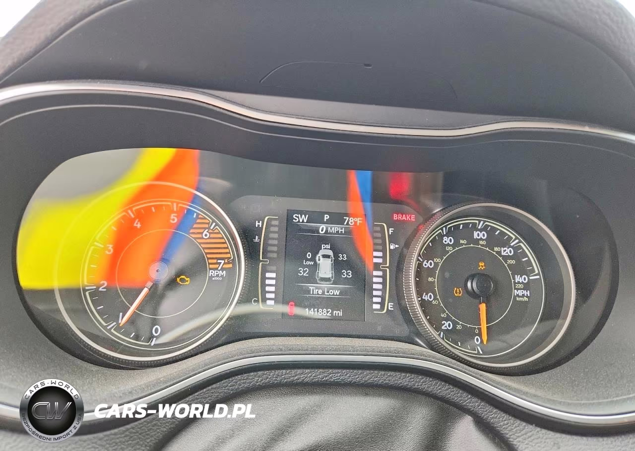 2019 Jeep Cherokee Latitude Plus VIN:1C4PJMLN9KD355108 - 9