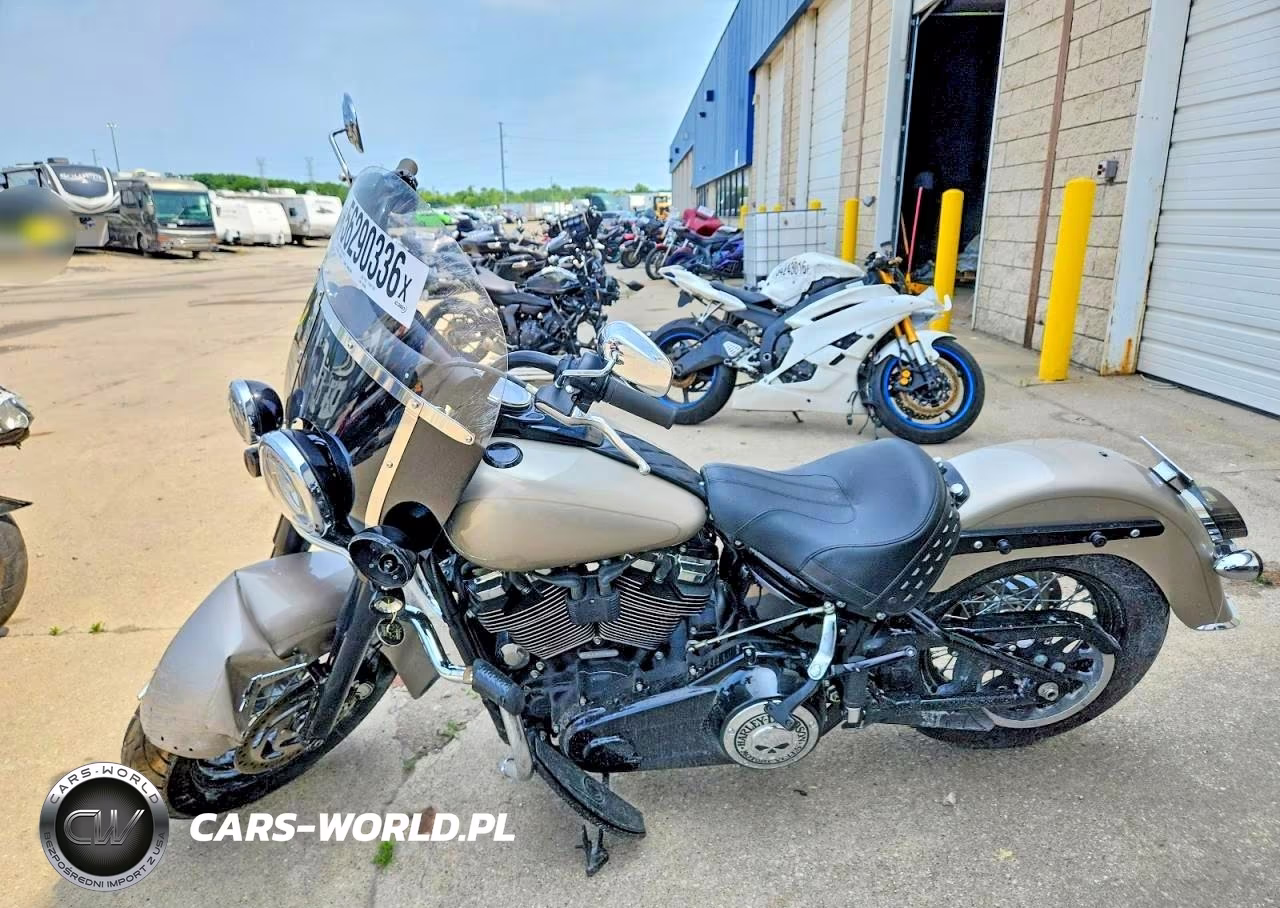 2018 Harley-Davidson Flhc Heritage Classic VIN:1HD1YAJ12JC032408 - 3