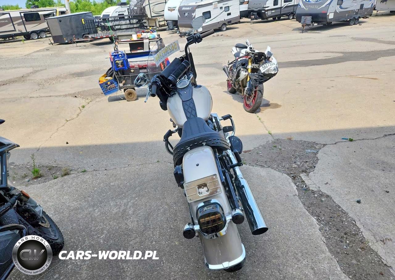 2018 Harley-Davidson Flhc Heritage Classic VIN:1HD1YAJ12JC032408 - 4