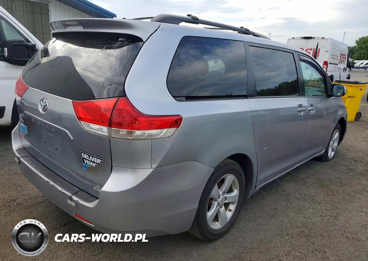 2013 Toyota Sienna Le VIN:5TDJK3DC7DS055259 - 3