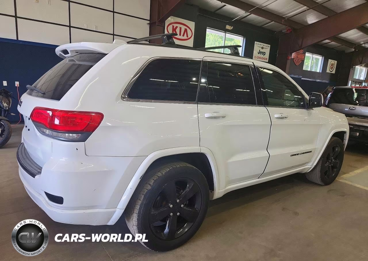 2015 Jeep Grand Cherokee Laredo VIN:1C4RJFAG9FC722366 - 3