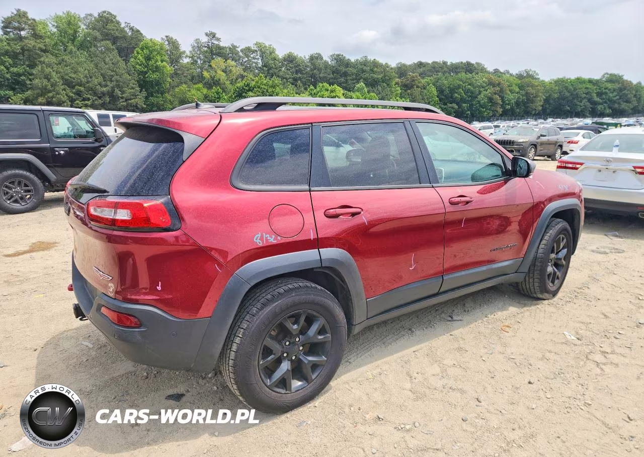 2015 Jeep Cherokee Trailhawk VIN:1C4PJMBS4FW694070 - 3