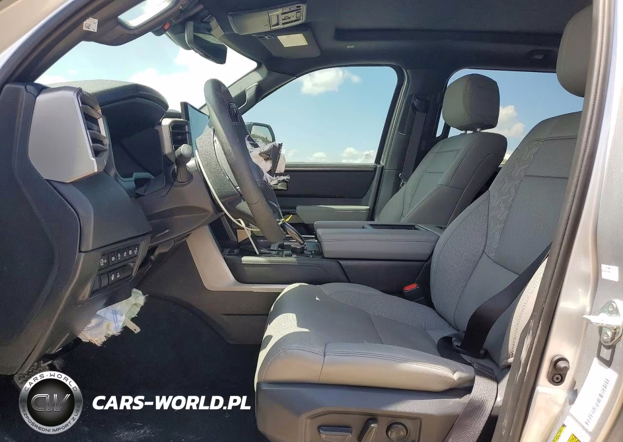2025 Toyota Tundra Limited VIN:5TFWA5DB0SX310790 - 7