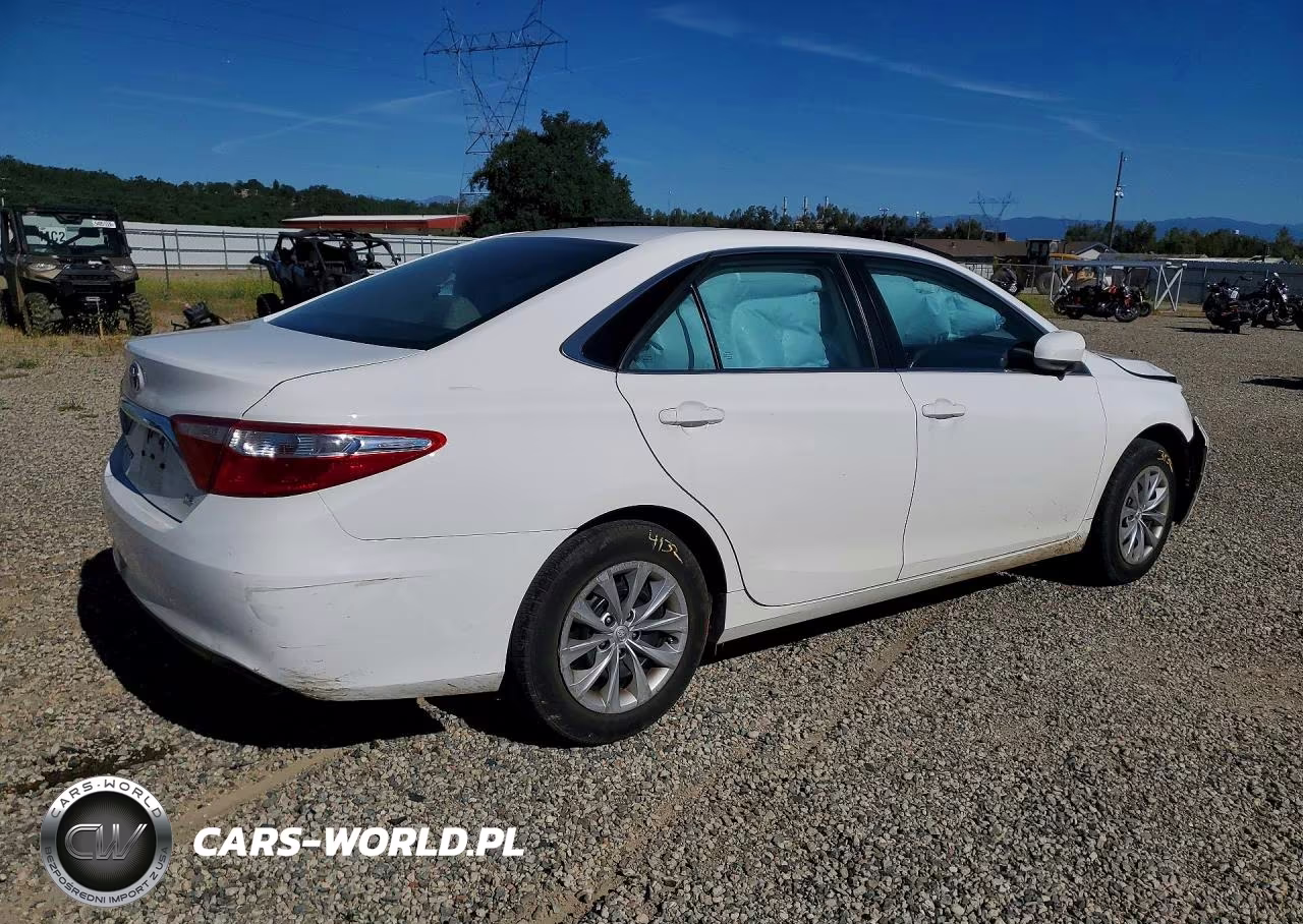 2017 Toyota Camry Le VIN:4T1BF1FKXHU683282 - 3